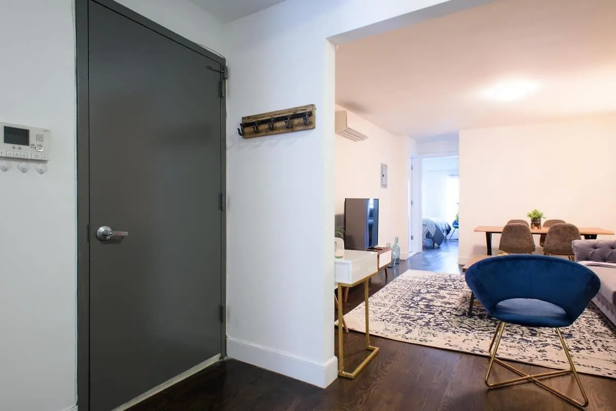 39-3 Newly Renovated 3 Bedroom Prime Midtown Sleeps 6 New York 0*,