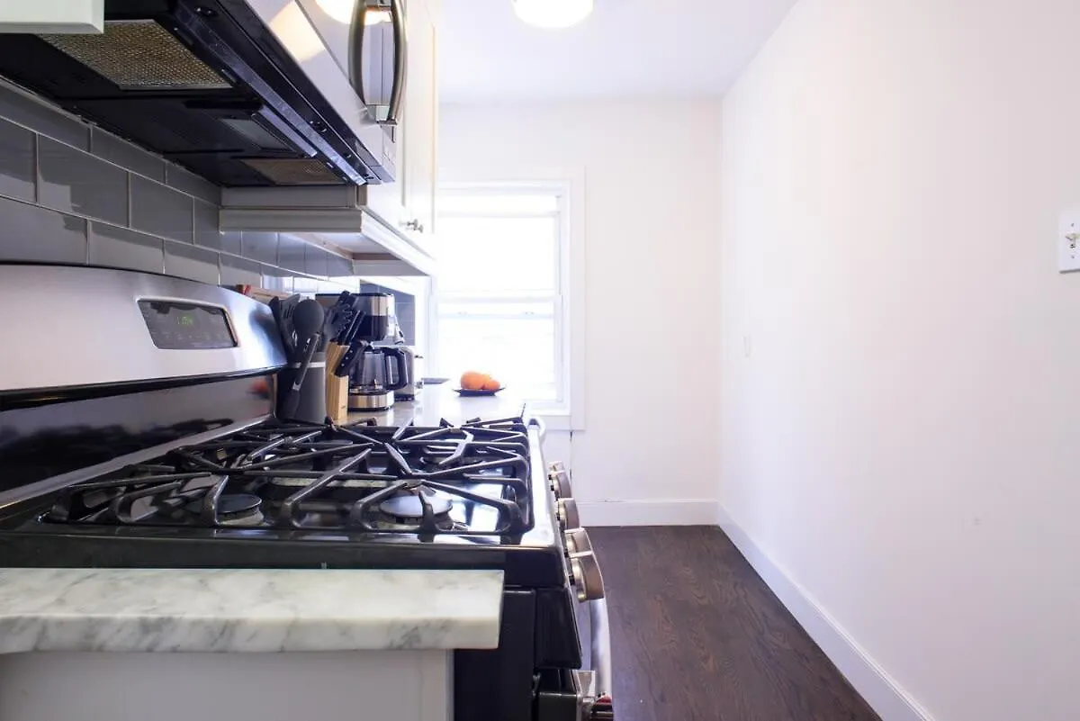 39-3 Newly Renovated 3 Bedroom Prime Midtown Sleeps 6 New York 0*,