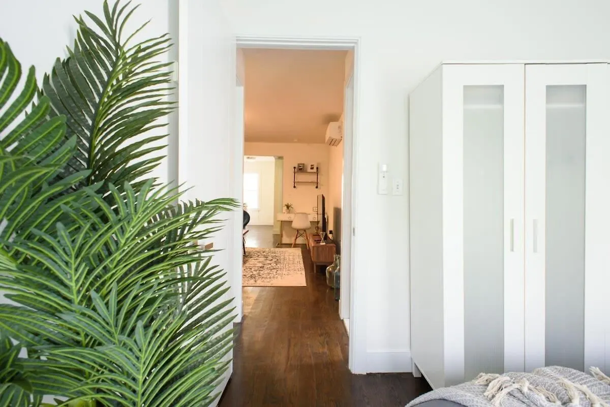 39-3 Newly Renovated 3 Bedroom Prime Midtown Sleeps 6 New York United States