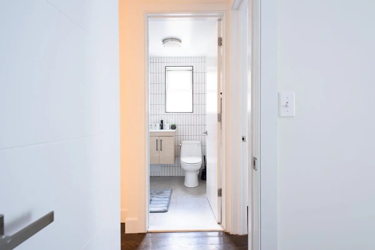 39-3 Newly Renovated 3 Bedroom Prime Midtown Sleeps 6 New York United States