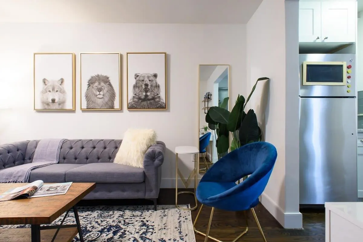 39-3 Newly Renovated 3 Bedroom Prime Midtown Sleeps 6 New York