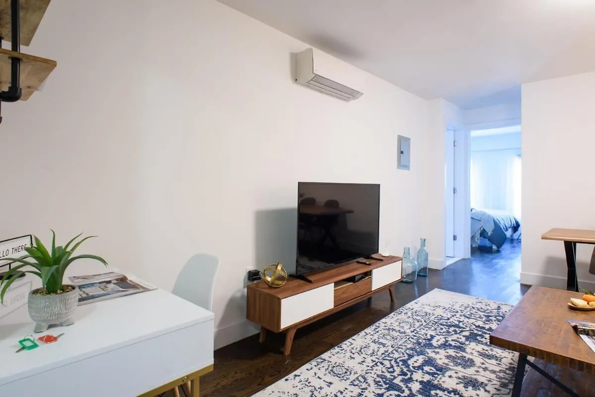 39-3 Newly Renovated 3 Bedroom Prime Midtown Sleeps 6 New York United States