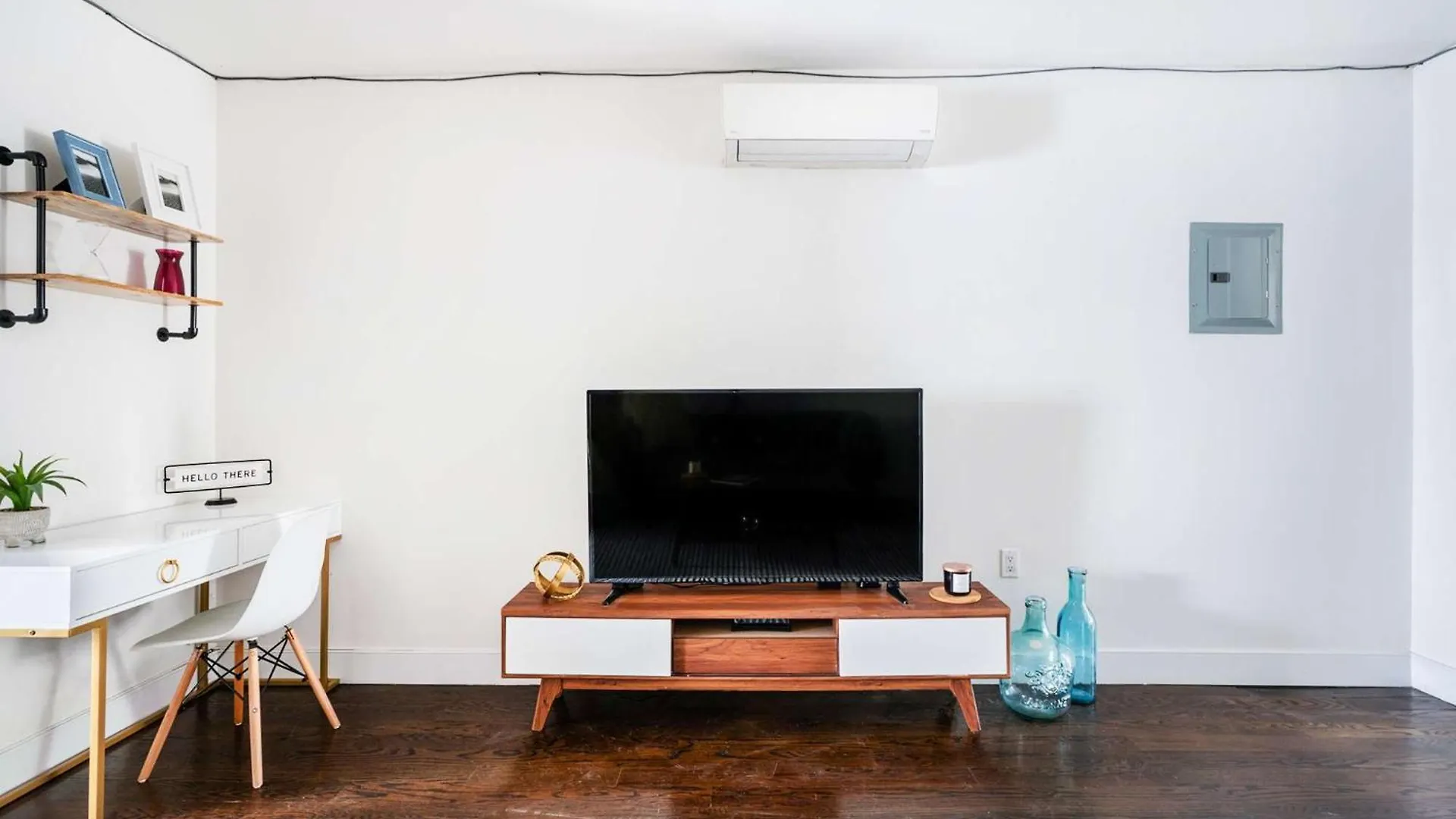 Apartment 39-3 Newly Renovated 3 Bedroom Prime Midtown Sleeps 6 New York