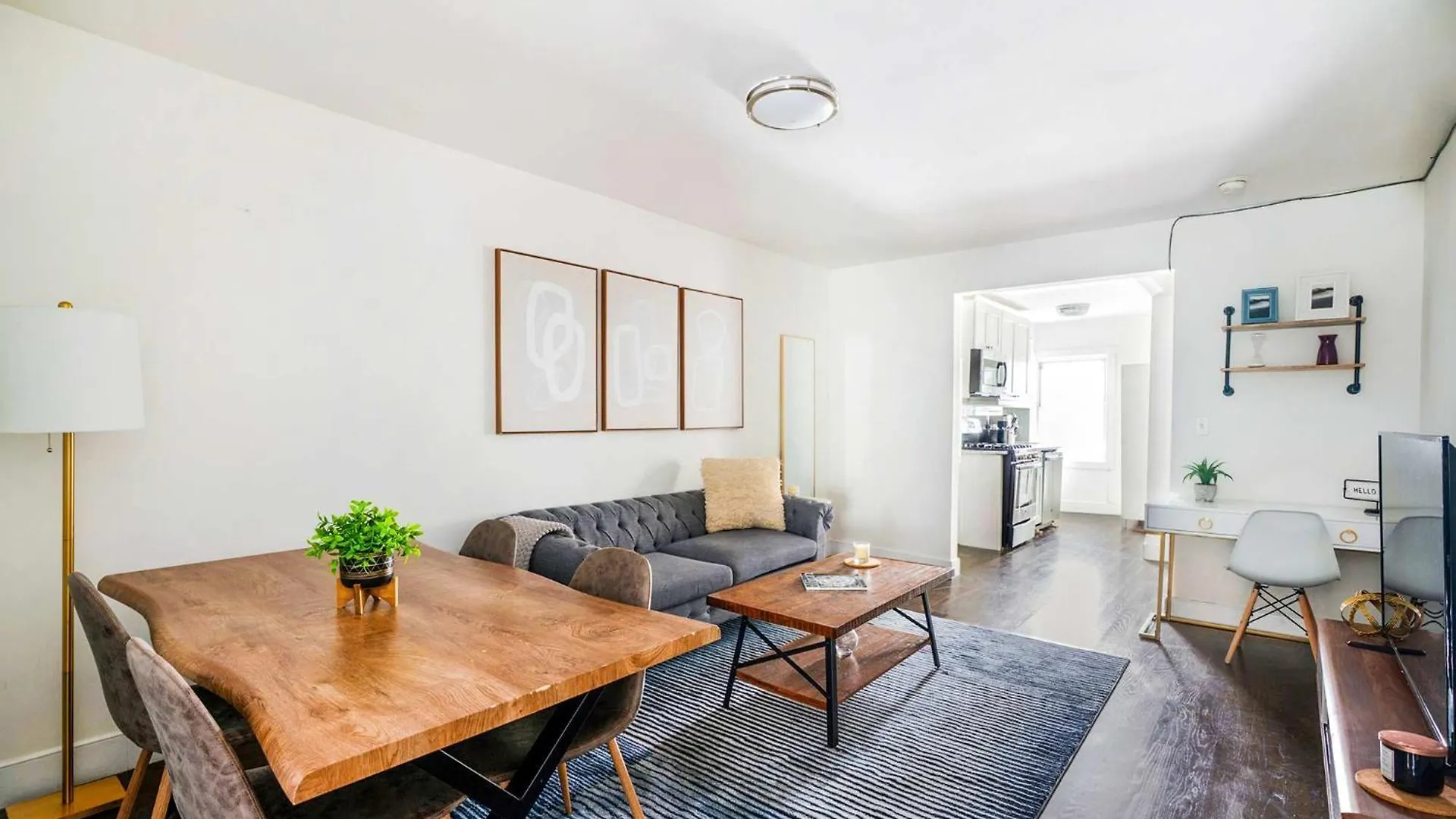 39-3 Newly Renovated 3 Bedroom Prime Midtown Sleeps 6 New York