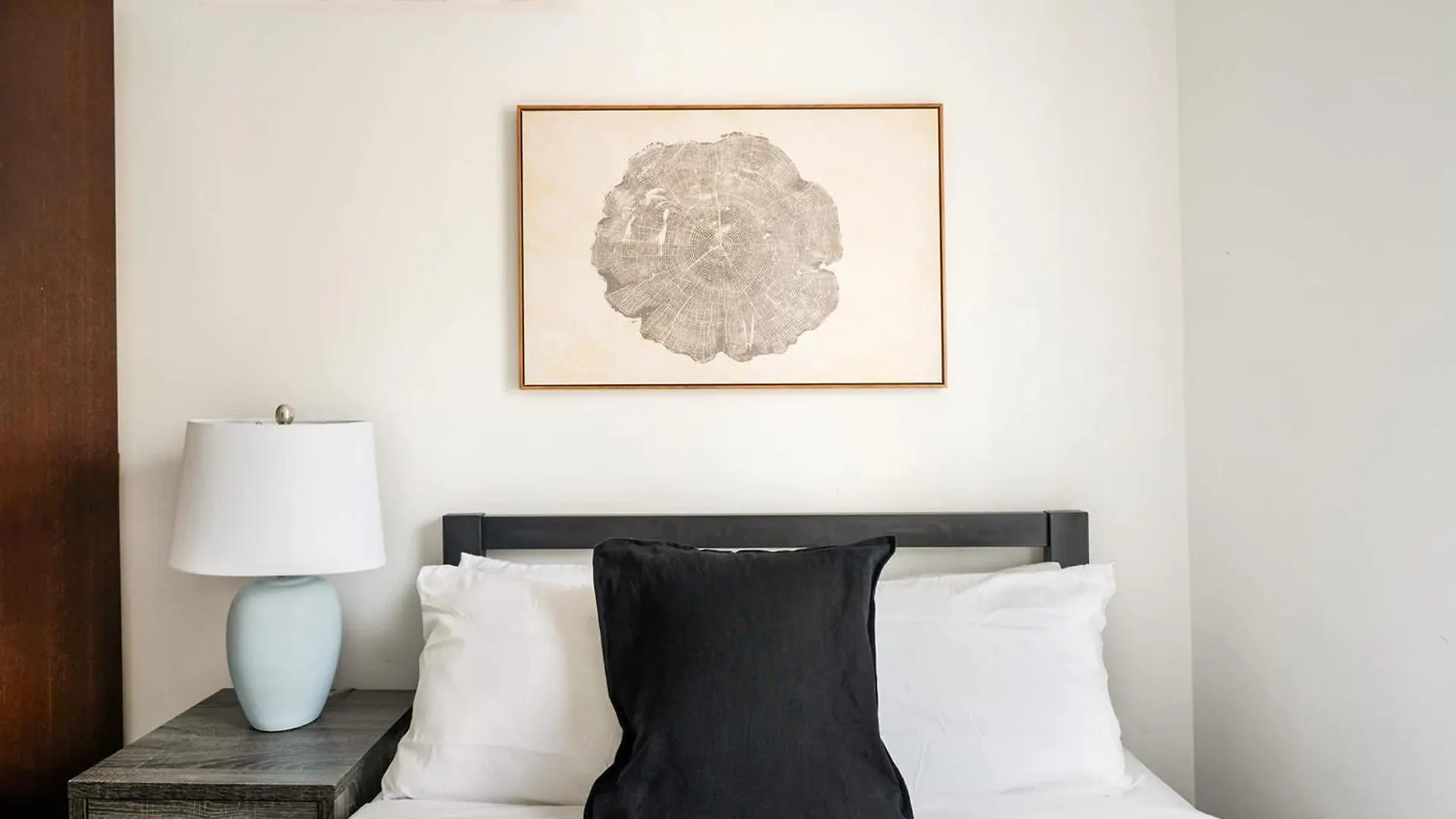 39-3 Newly Renovated 3 Bedroom Prime Midtown Sleeps 6 New York 0*,  United States