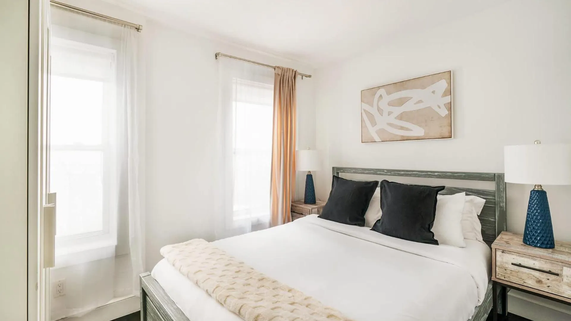 Apartment 39-3 Newly Renovated 3 Bedroom Prime Midtown Sleeps 6 New York United States