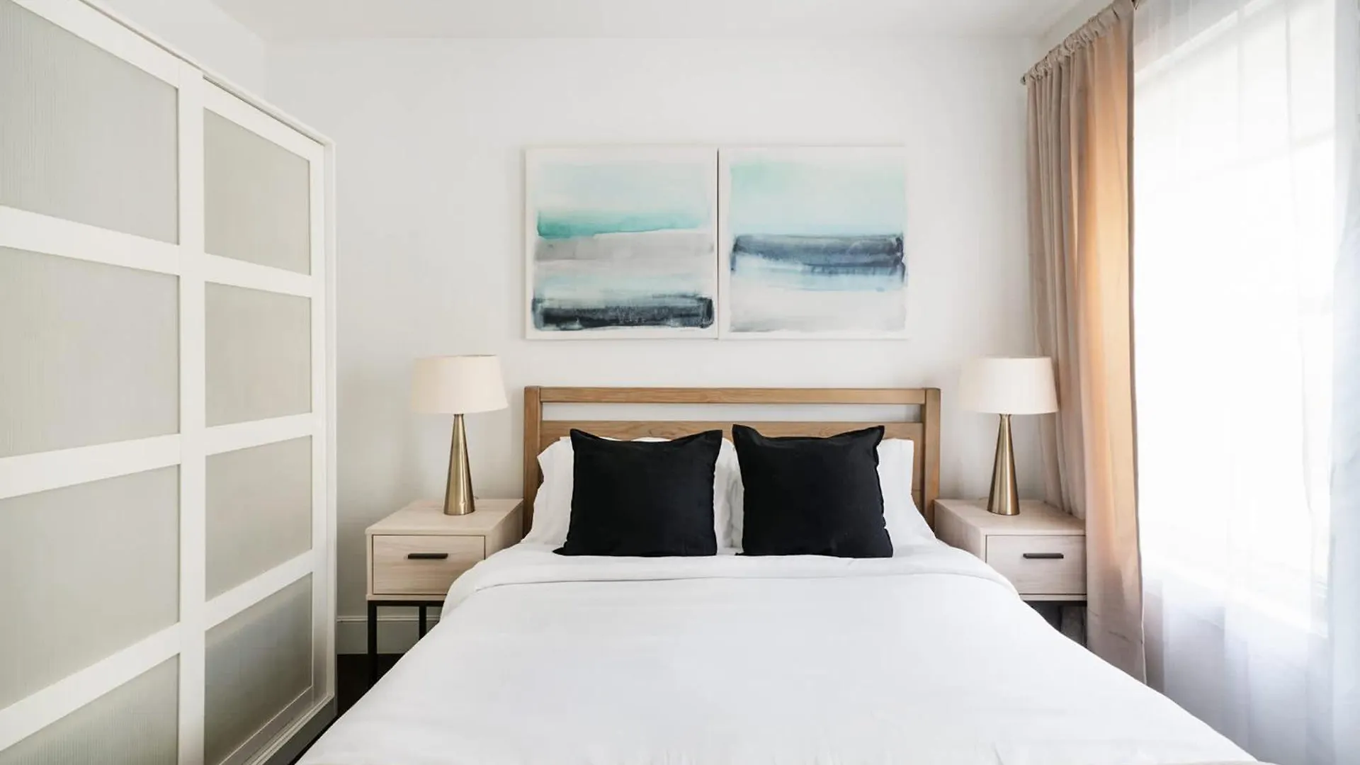 39-3 Newly Renovated 3 Bedroom Prime Midtown Sleeps 6 New York 0*,  ABD